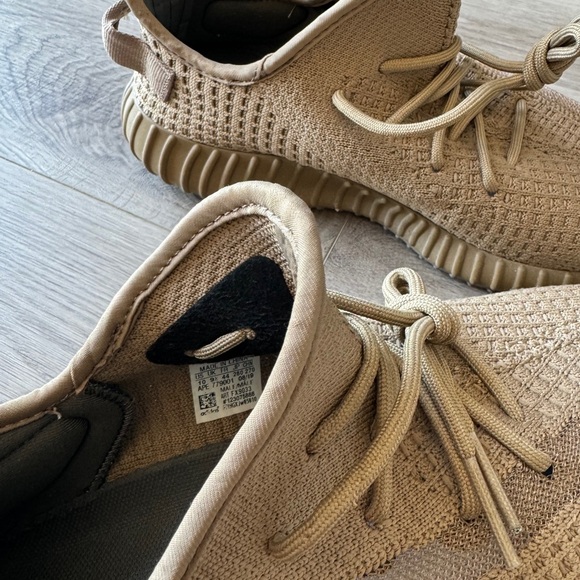 Yeezy 350 v2 earth size 10 no box - Picture 3 of 4